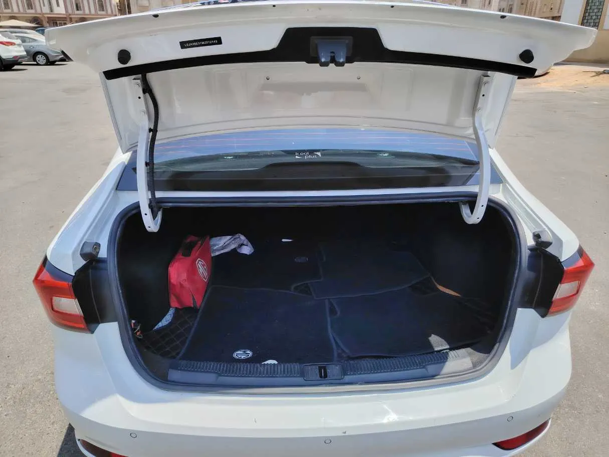 Car image 20