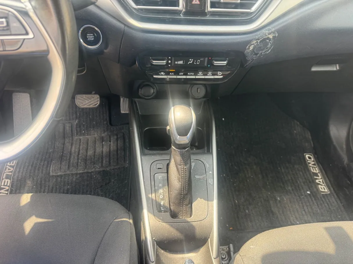 Car image 15