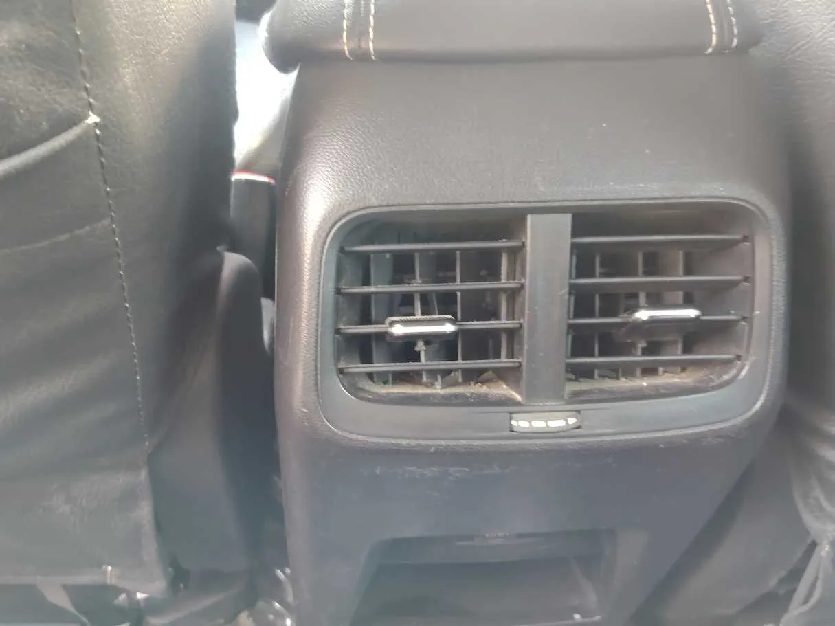 Car image 27