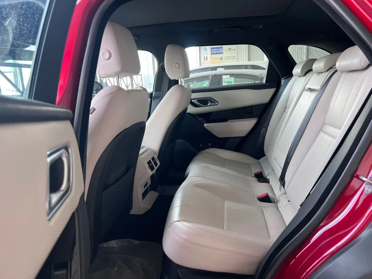 Car image 16