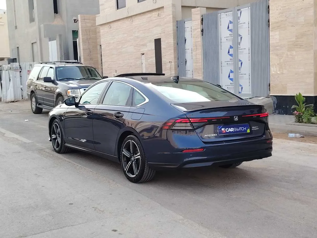 Car image 7