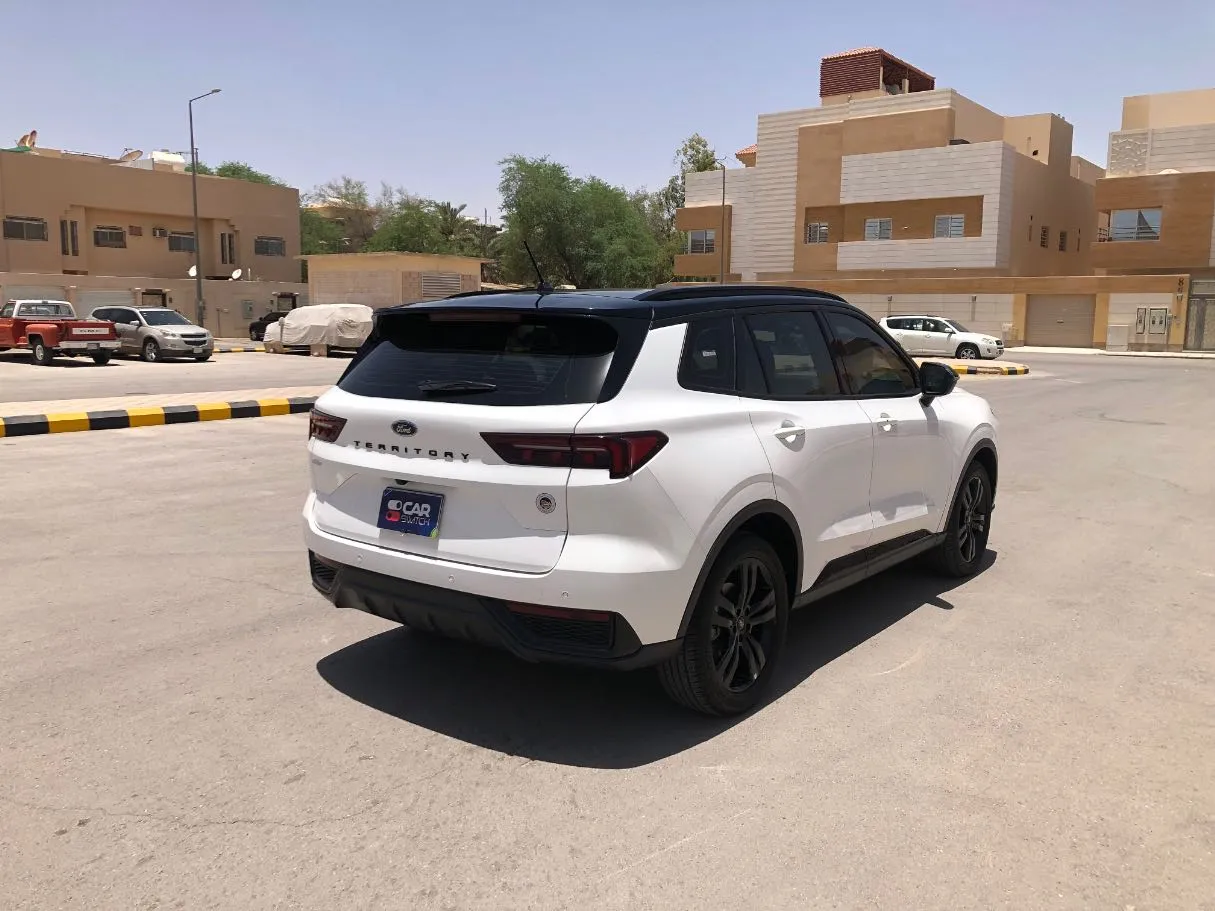 Car image 5