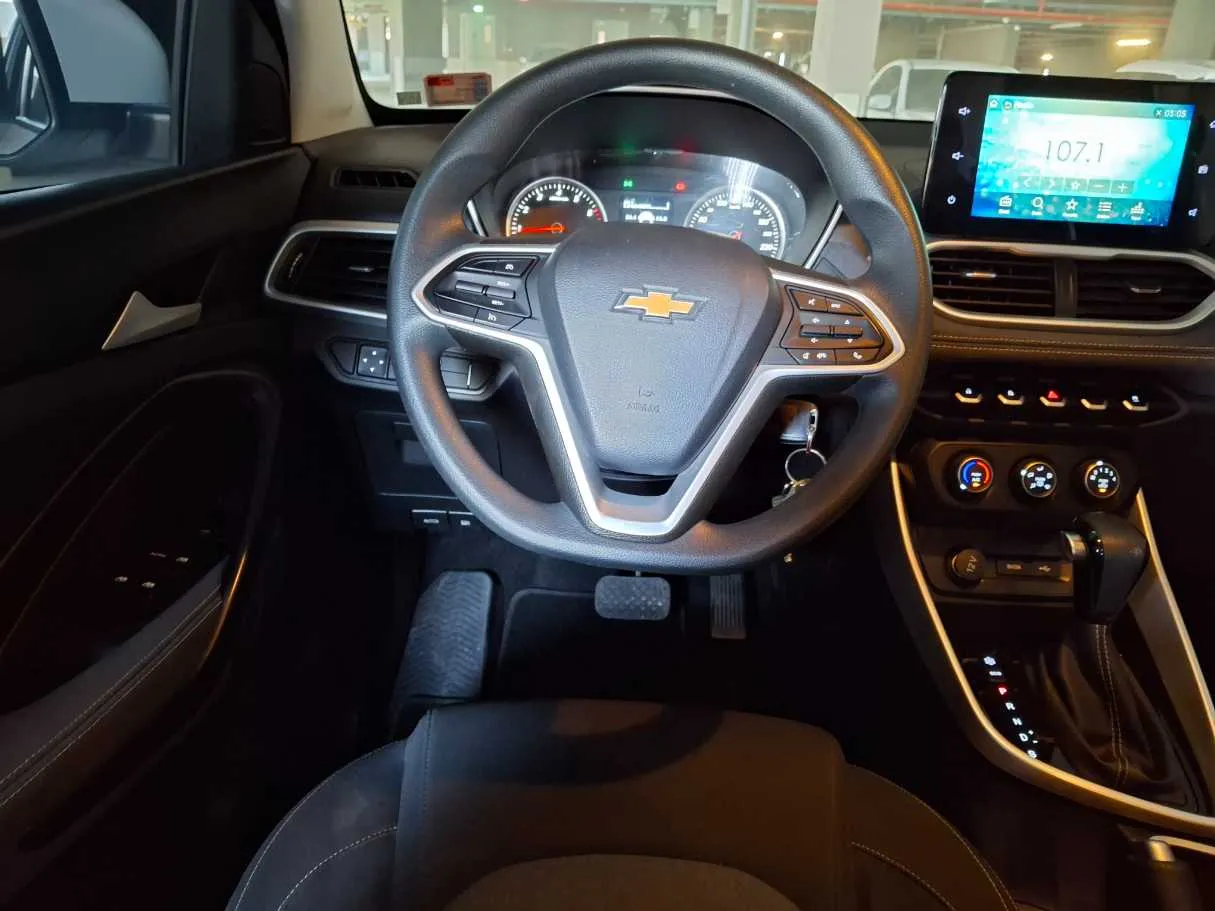 Car image 17