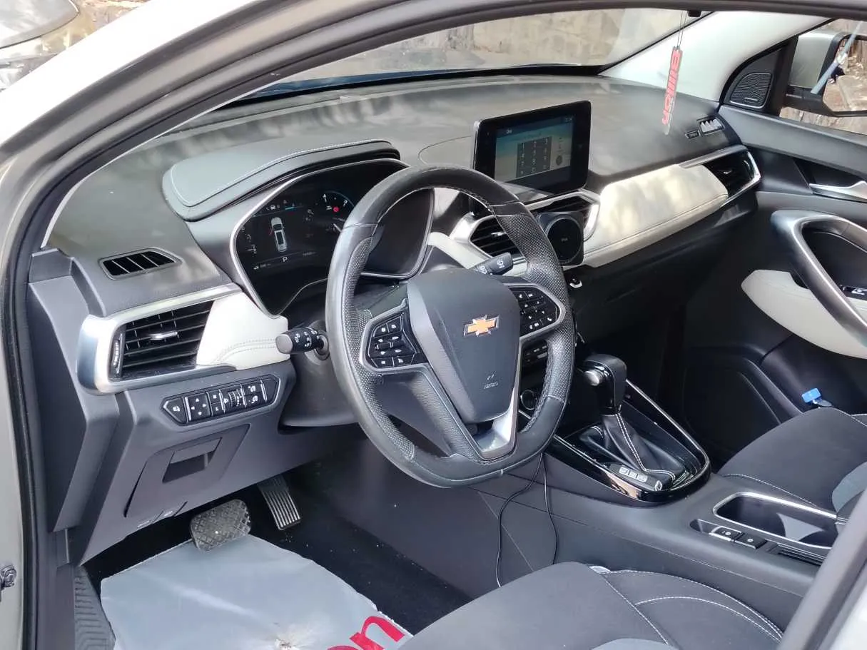 Car image 12