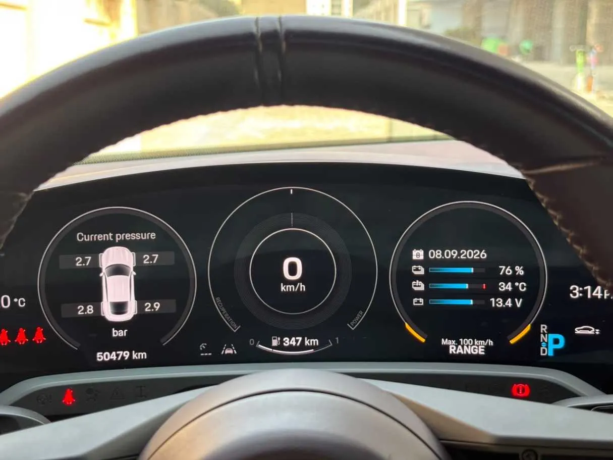 Car image 20