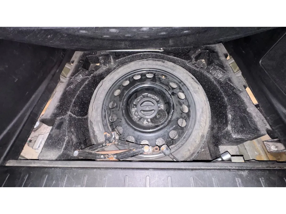 Car image 25