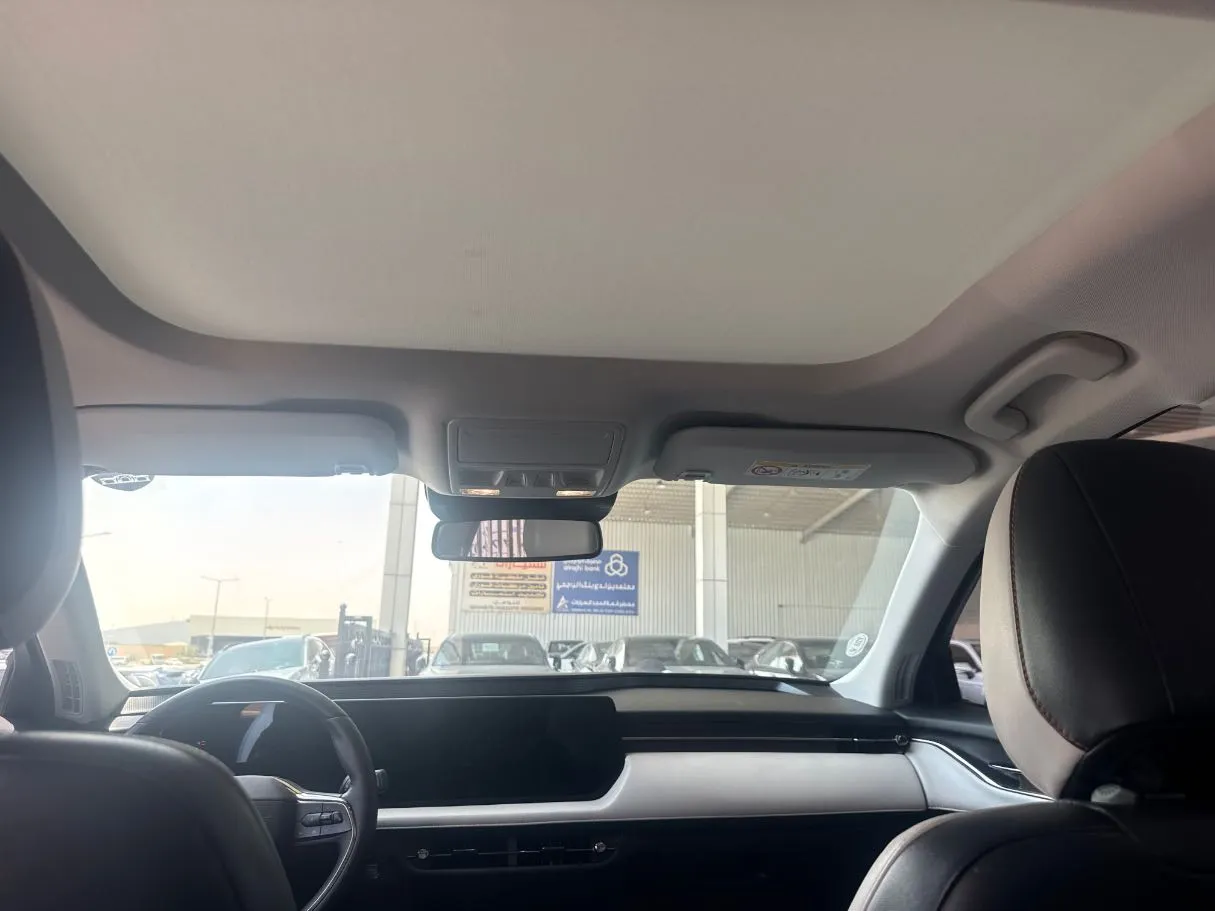 Car image 15