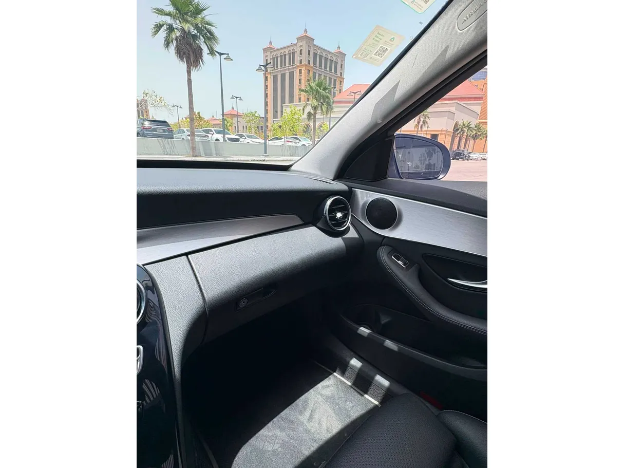 Car image 27