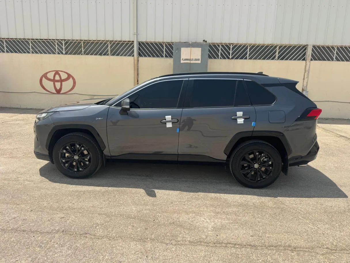 Car image 8