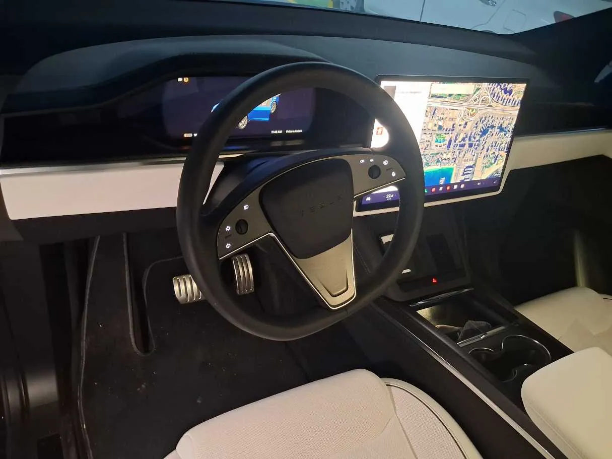 Car image 10