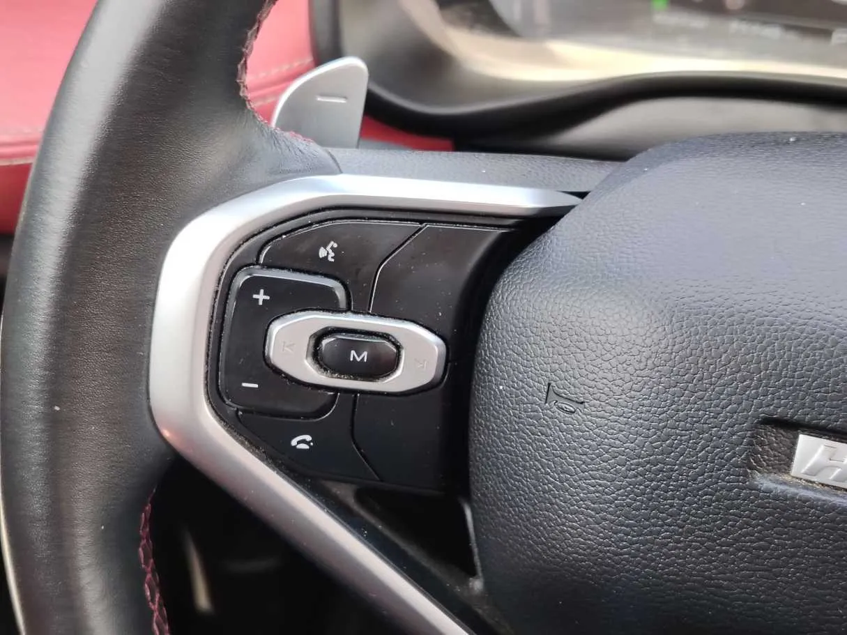Car image 25