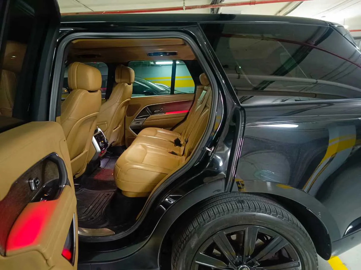 Car image 16