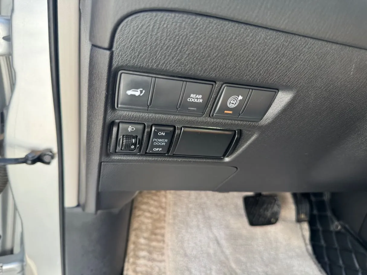 Car image 29