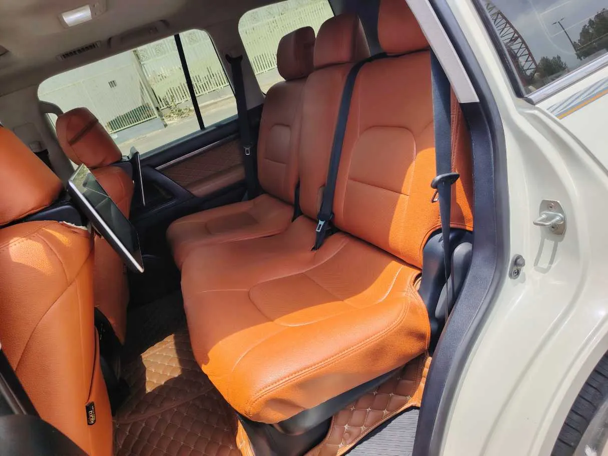 Car image 15