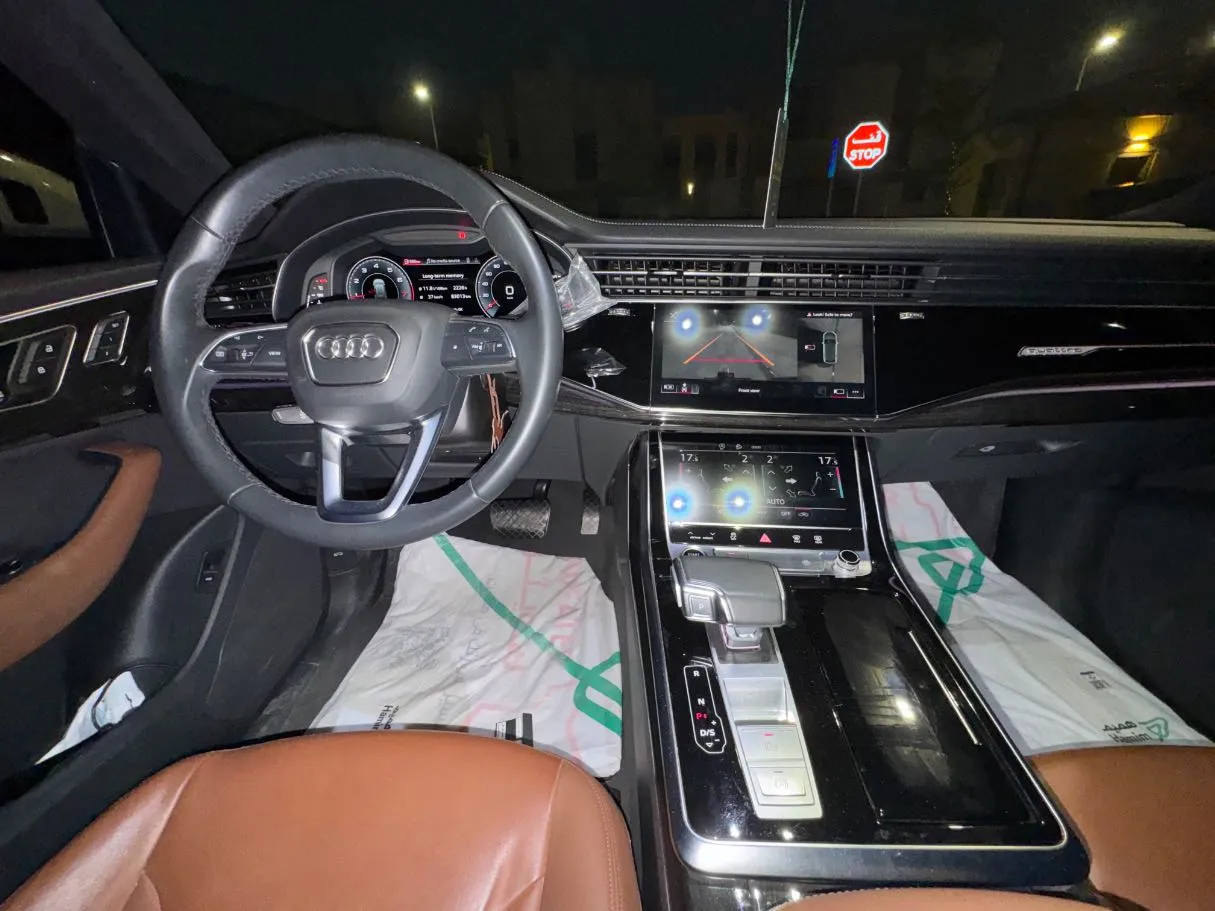 Car image 18