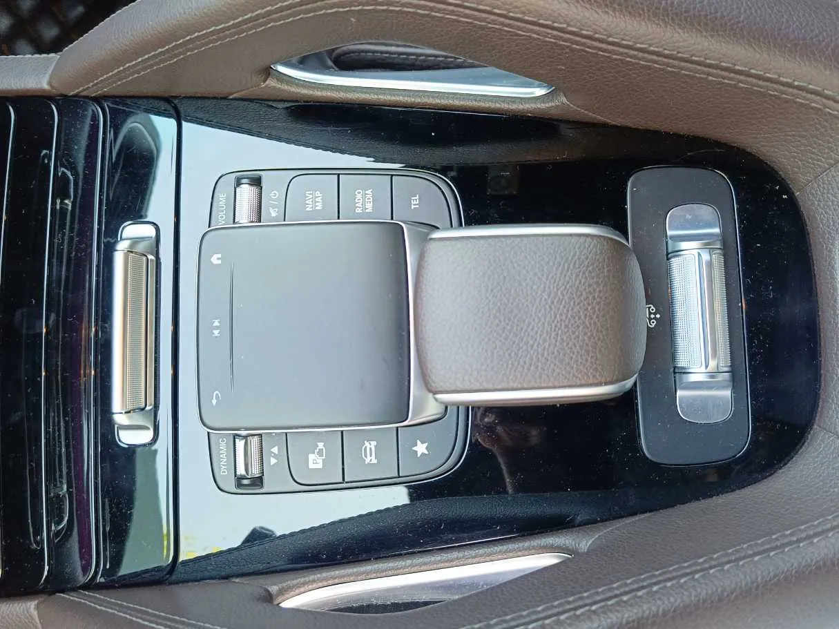 Car image 26