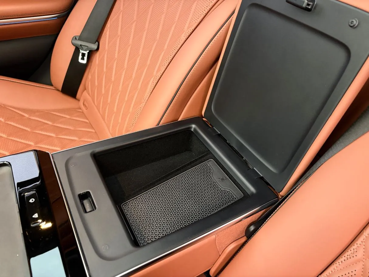 Car image 32