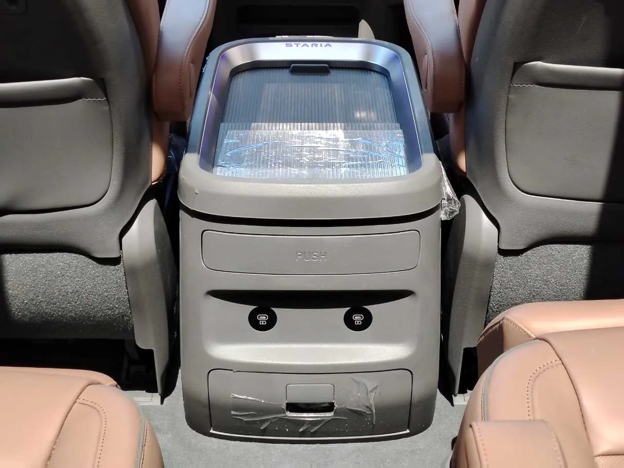 Car image 30