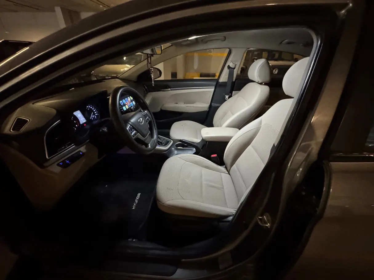 Car image 10