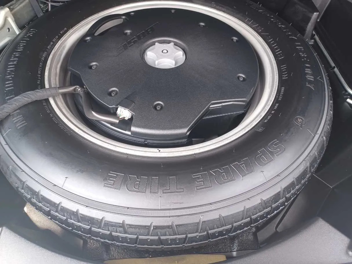 Car image 23