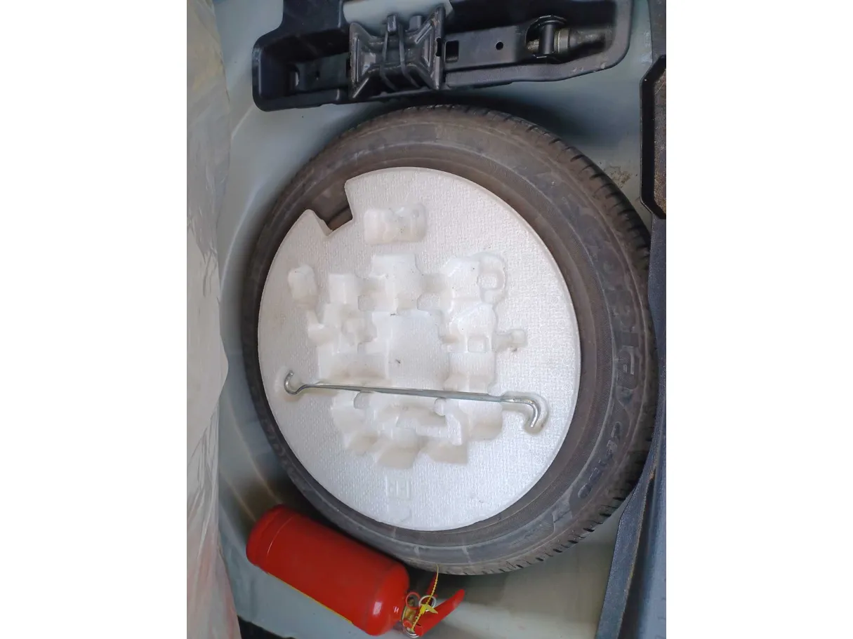 Car image 24