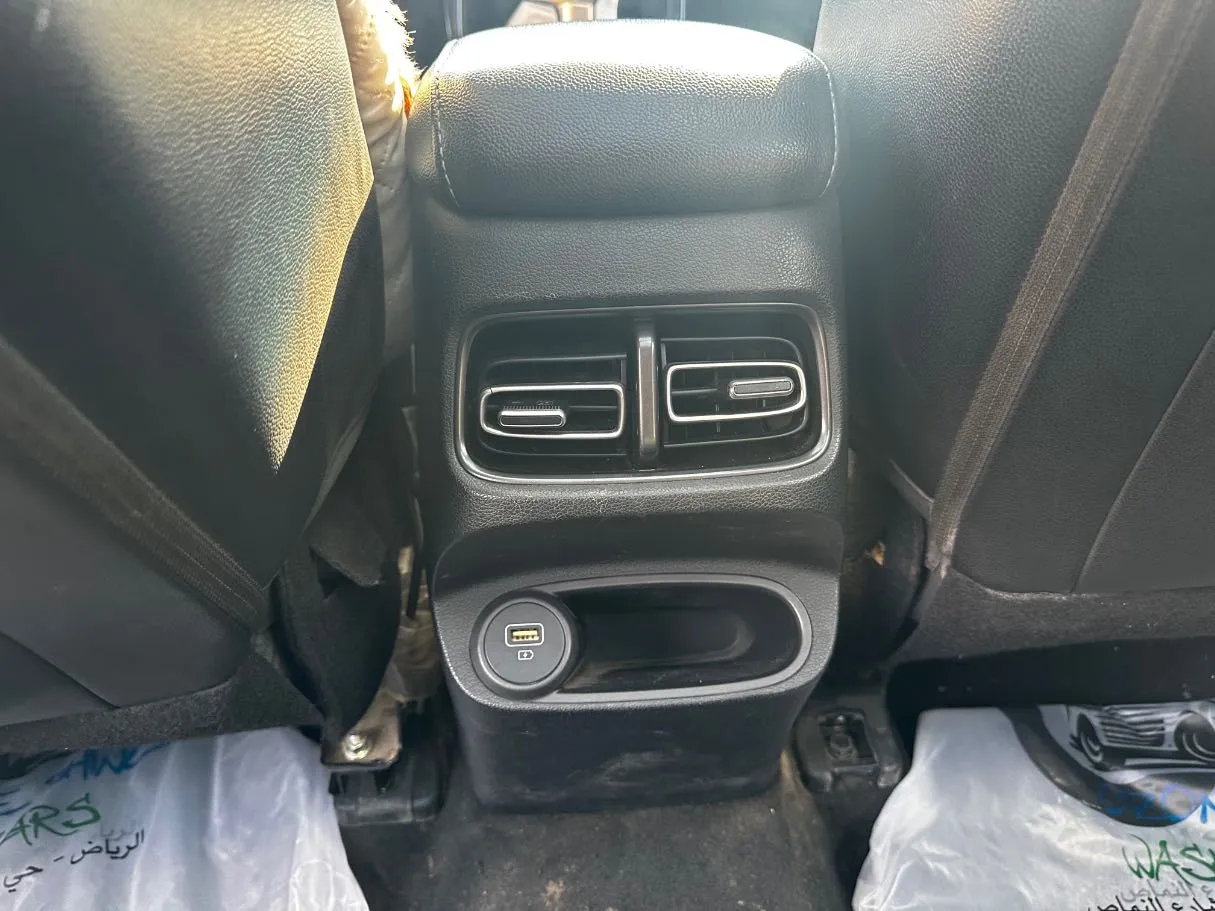 Car image 23