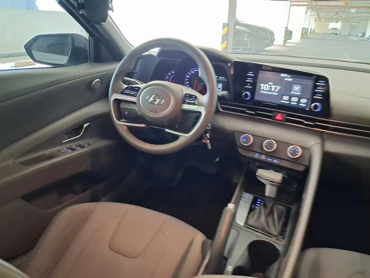 Car image 16