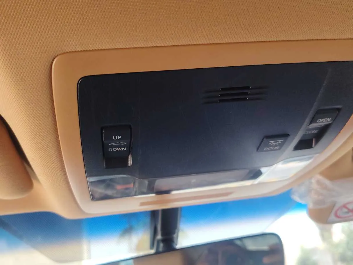 Car image 28