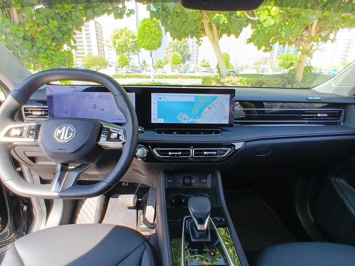 Car image 14