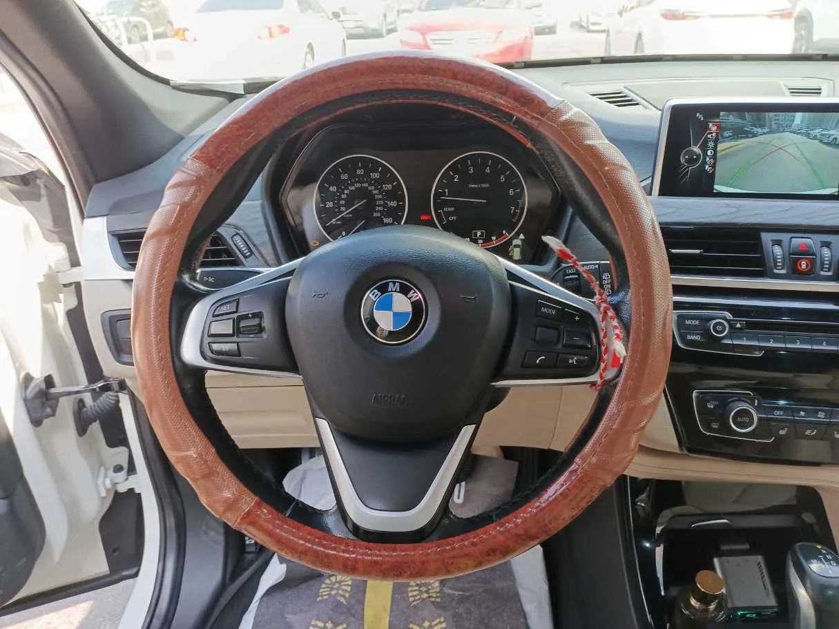 Car image 17