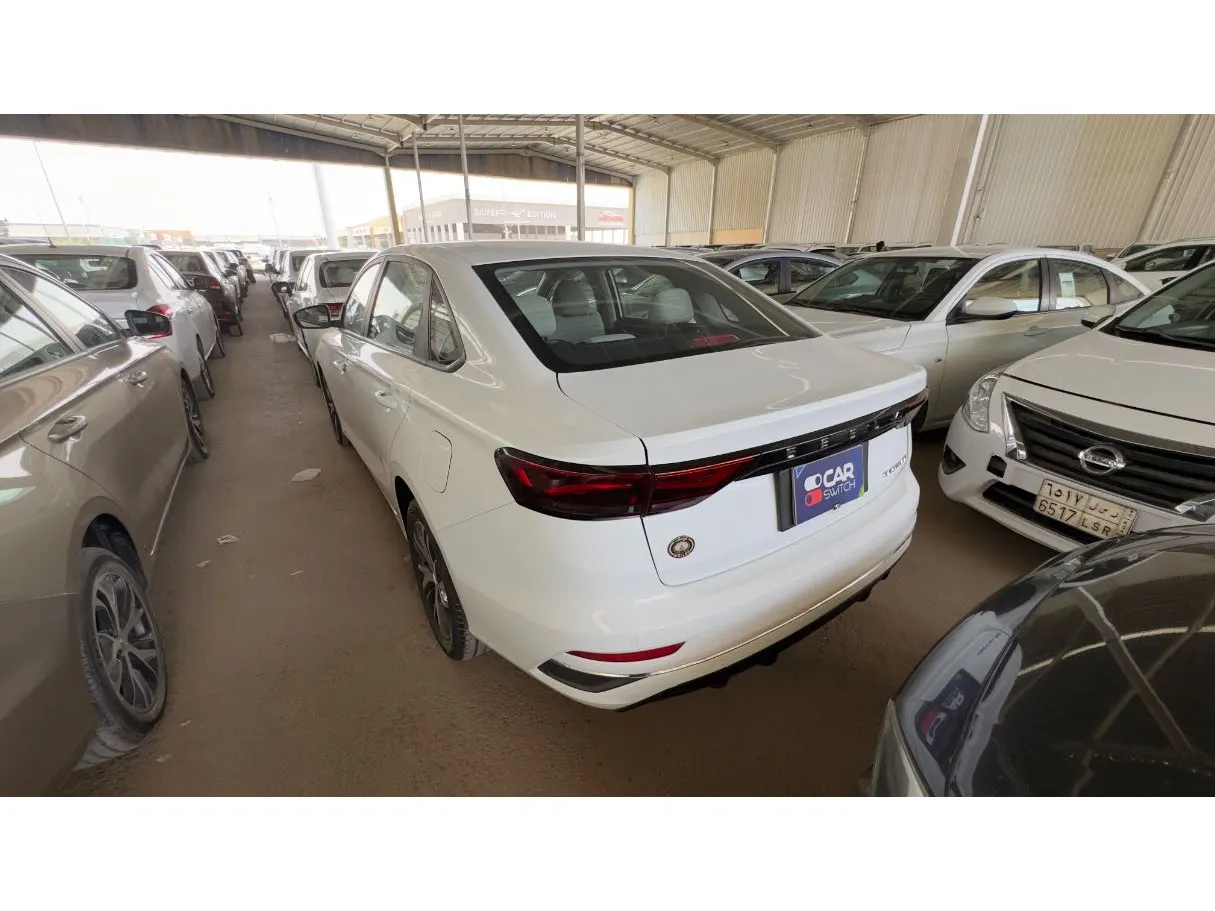 Car image 5