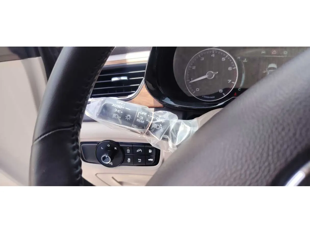 Car image 23
