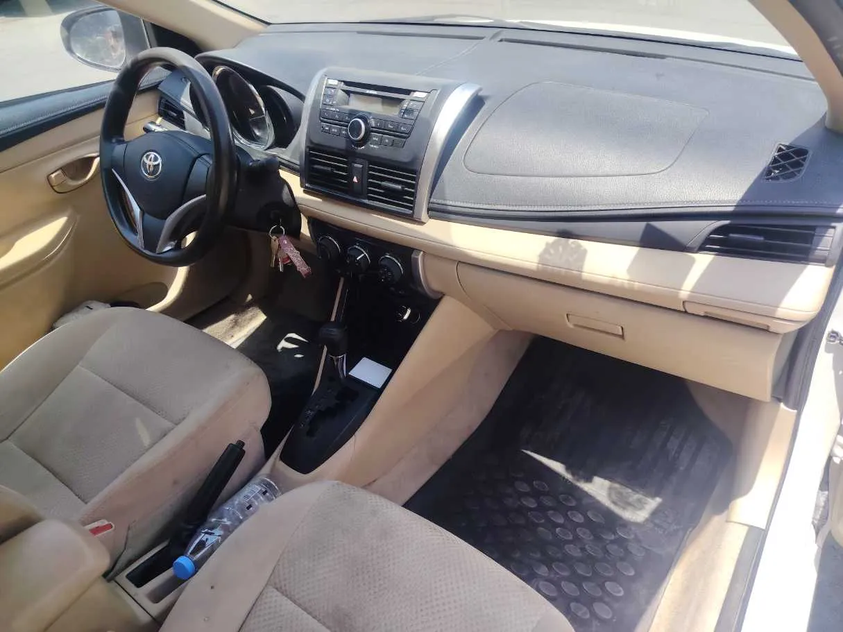 Car image 14
