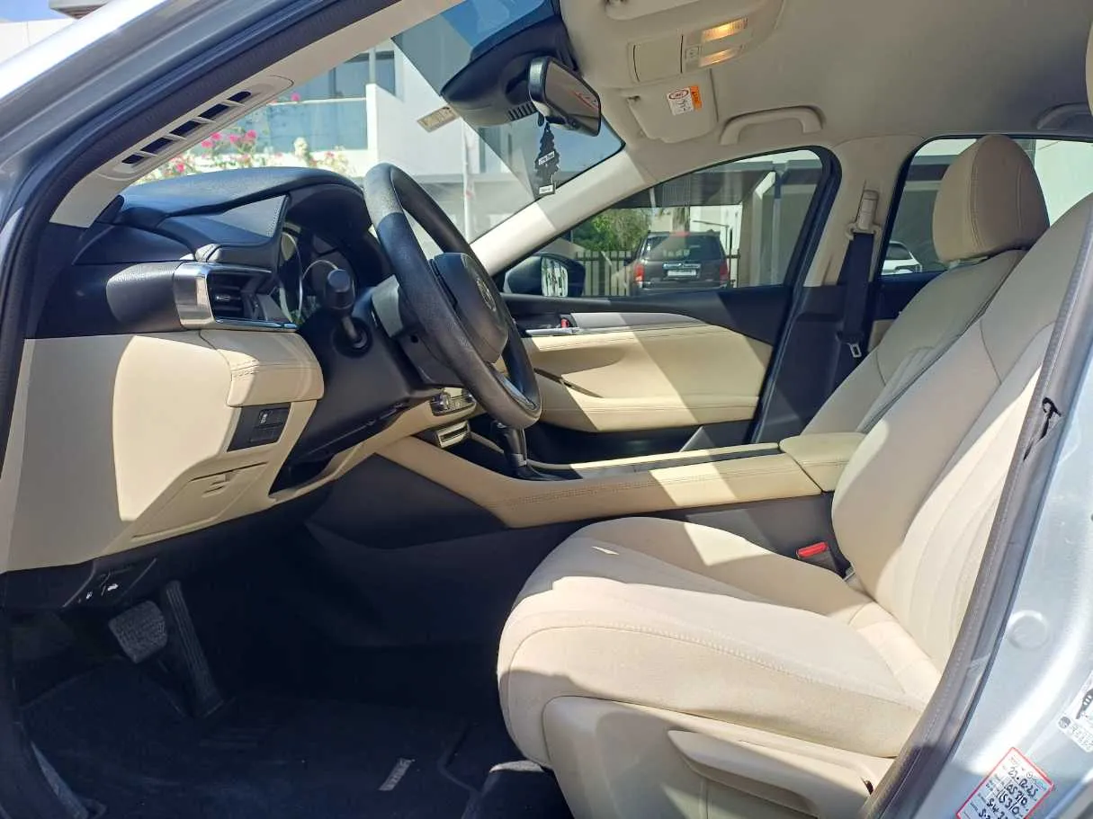 Car image 12