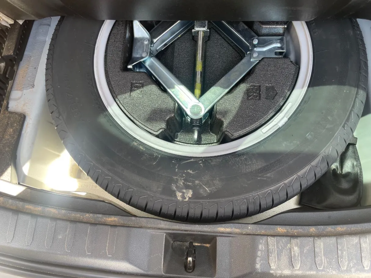 Car image 21