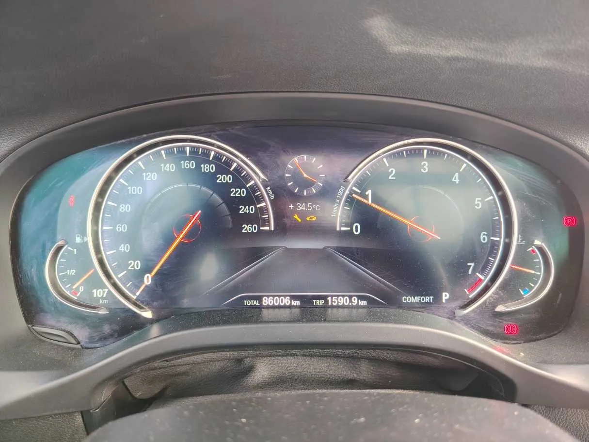 Car image 26