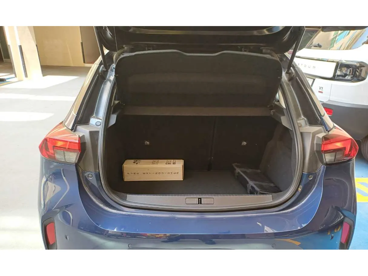 Car image 20