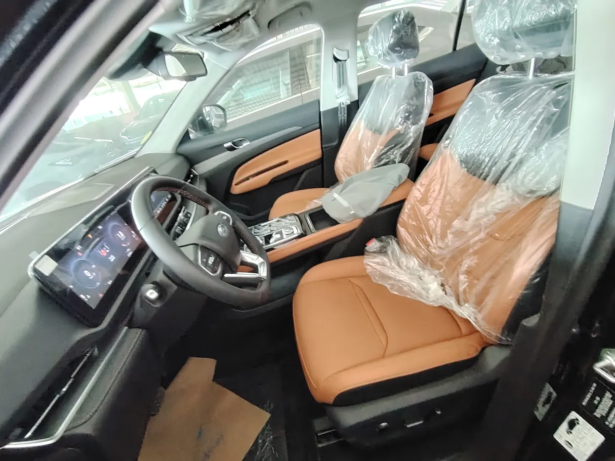 Car image 15