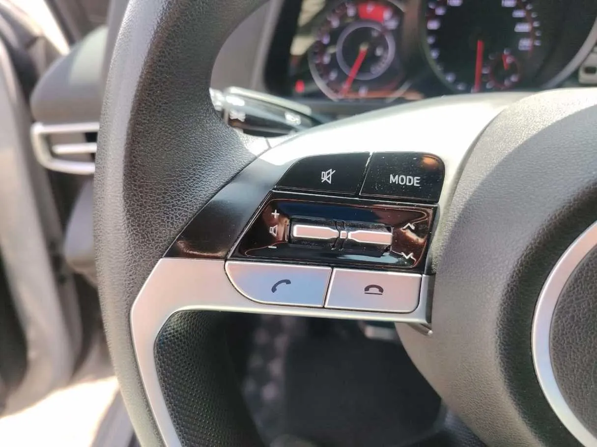 Car image 36