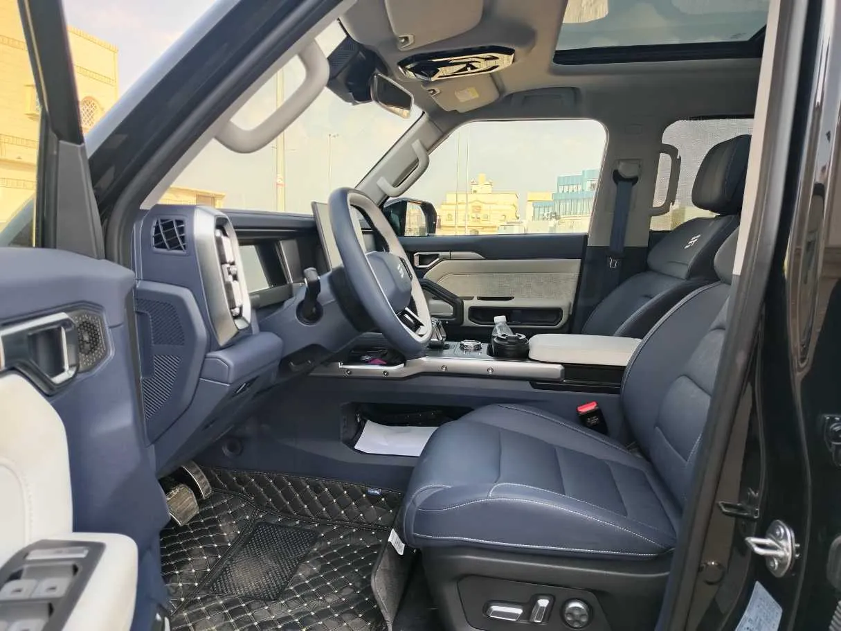 Car image 13