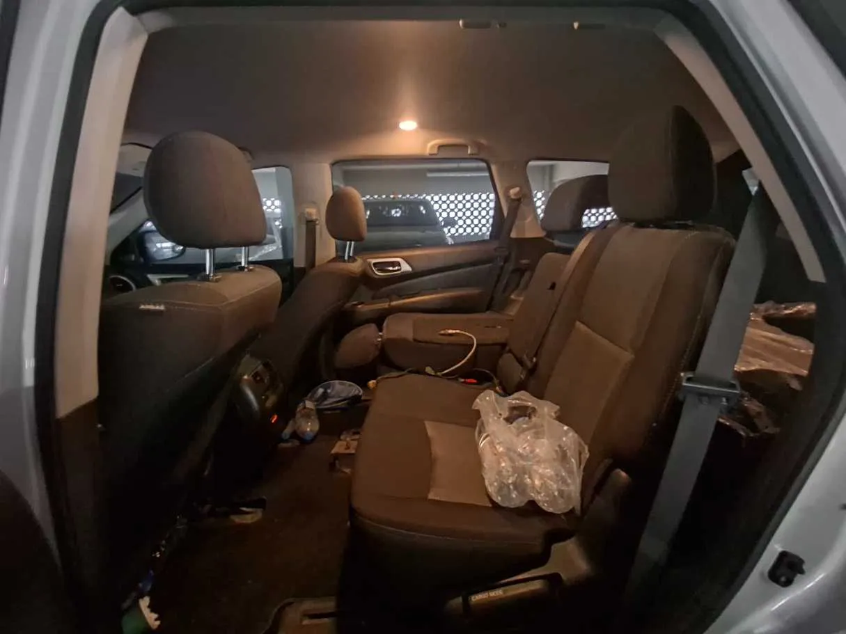 Car image 9