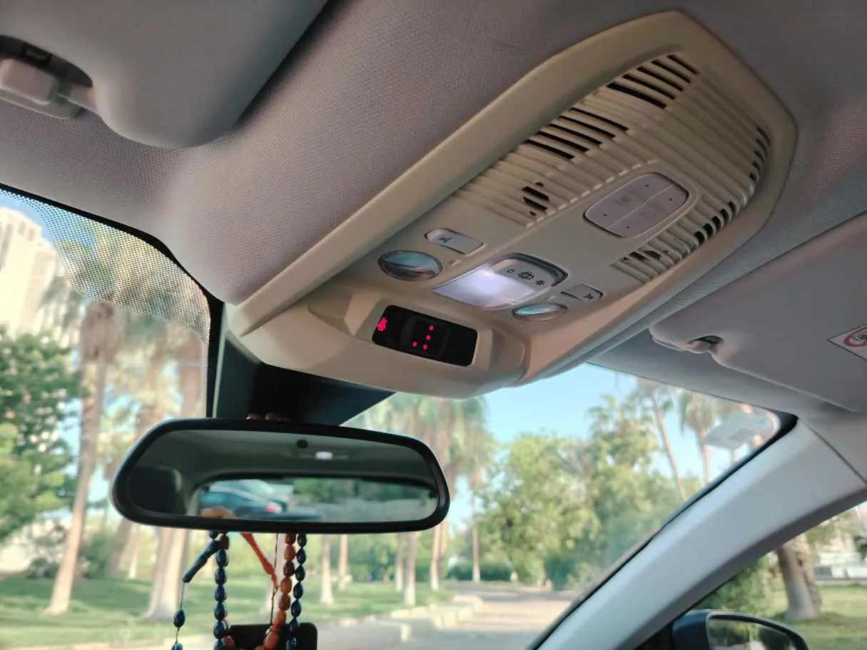 Car image 30
