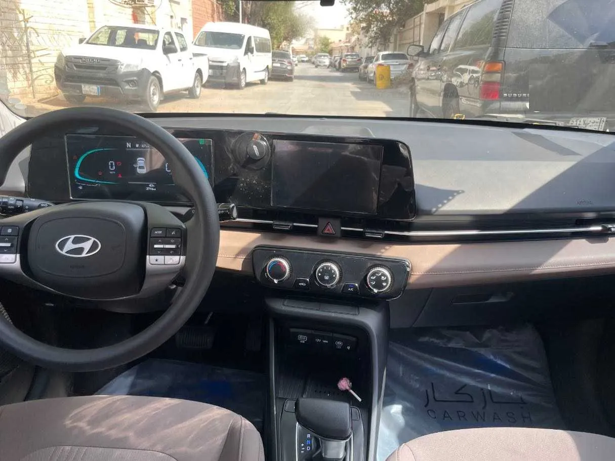 Car image 19