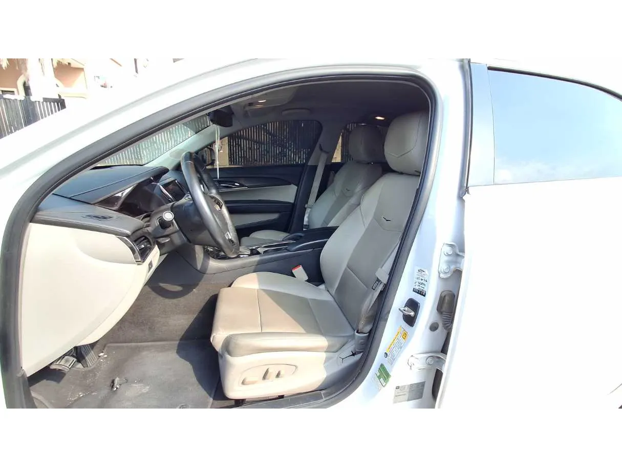 Car image 12