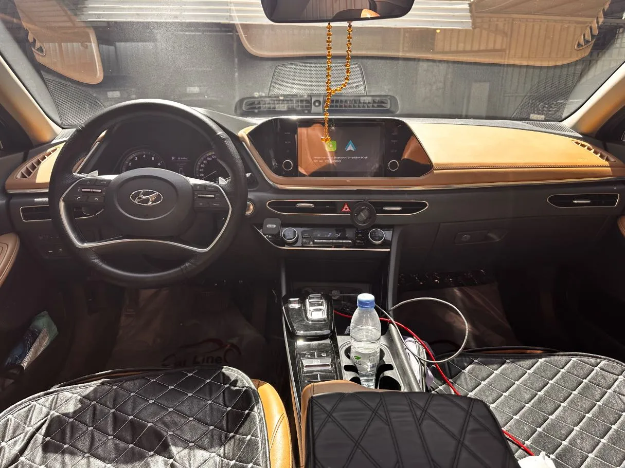 Car image 17