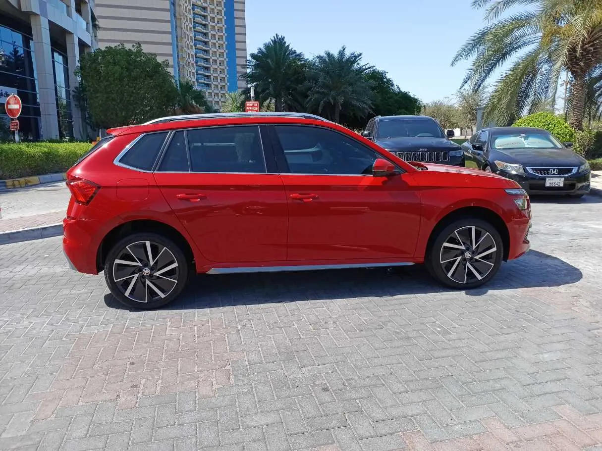 Car image 4