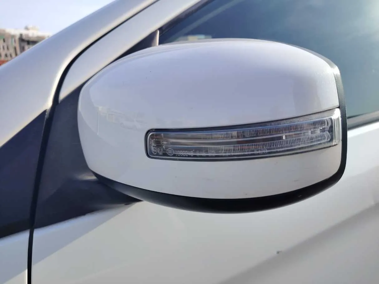 Car image 24