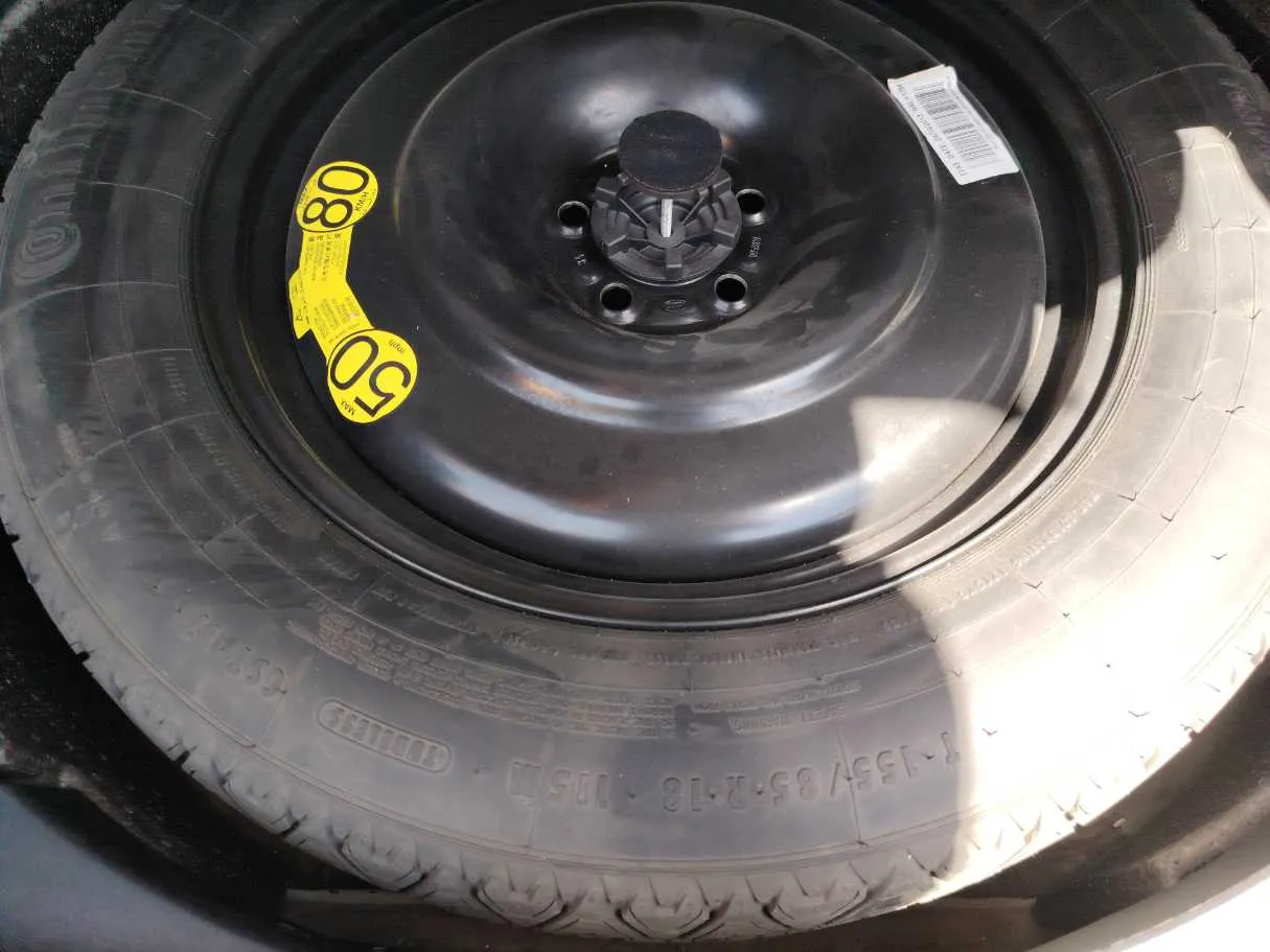 Car image 30
