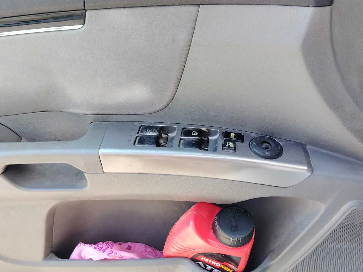 Car image 23