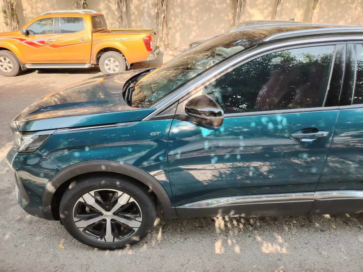 Car image 10